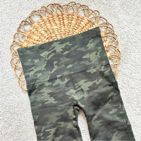 SPANX Look At Me Now Seamless Leggings High Waisted Green Camo Size SP - Picture 5 of 10